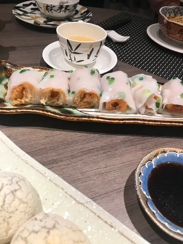 炸両腸粉，即叫即做，好食，但唯一要彈的是沒有三色醬跟埋