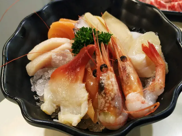 劍魚腩，鮑片， 帶子，北寄貝，擺盆細緻，味道新鮮。