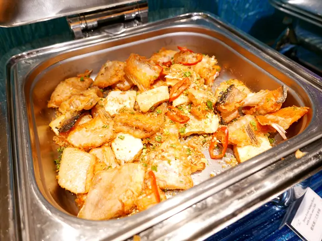 避風塘三文魚骨腩