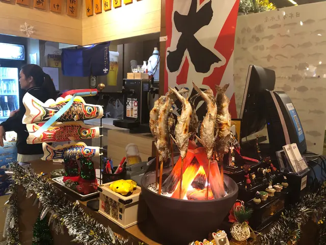 門口擺滿日本風擺設