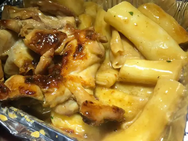 雞扒牛肝菌汁炒腸粉