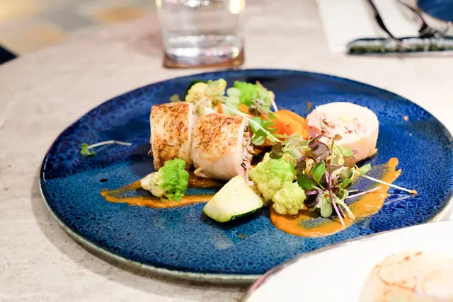 法國鮮雞卷配千層甘荀批