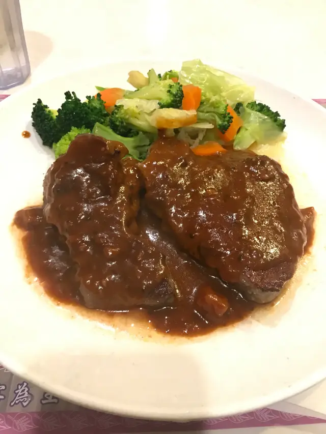 鐵板牛柳(黑椒汁碟上)