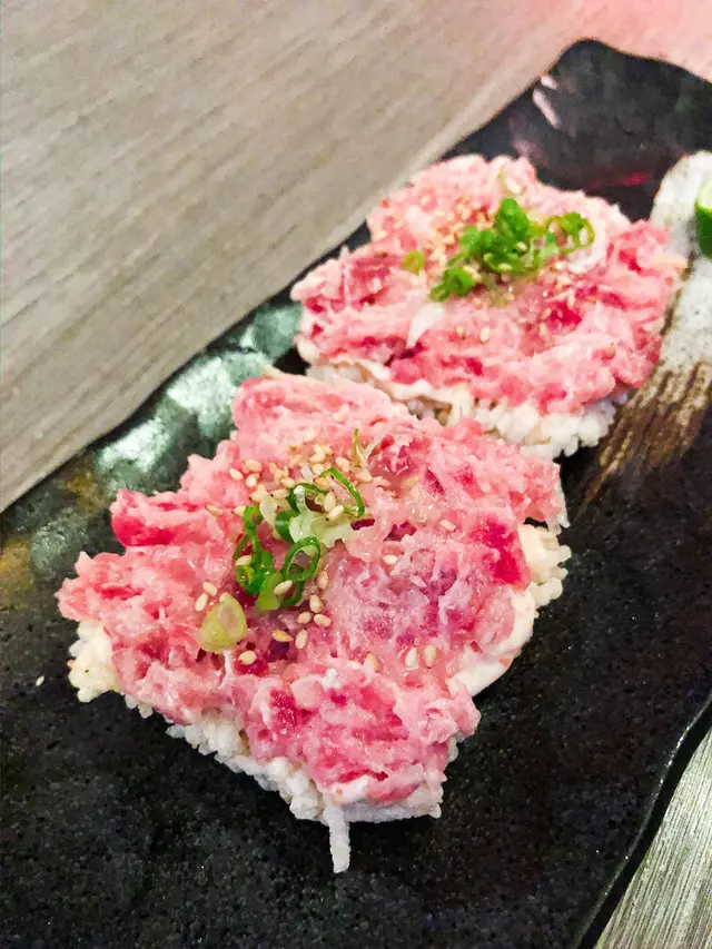 䓤吞拿魚腩薄脆