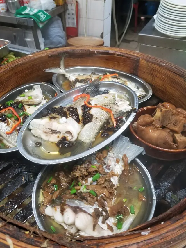 蒸魚，南乳炆豬手