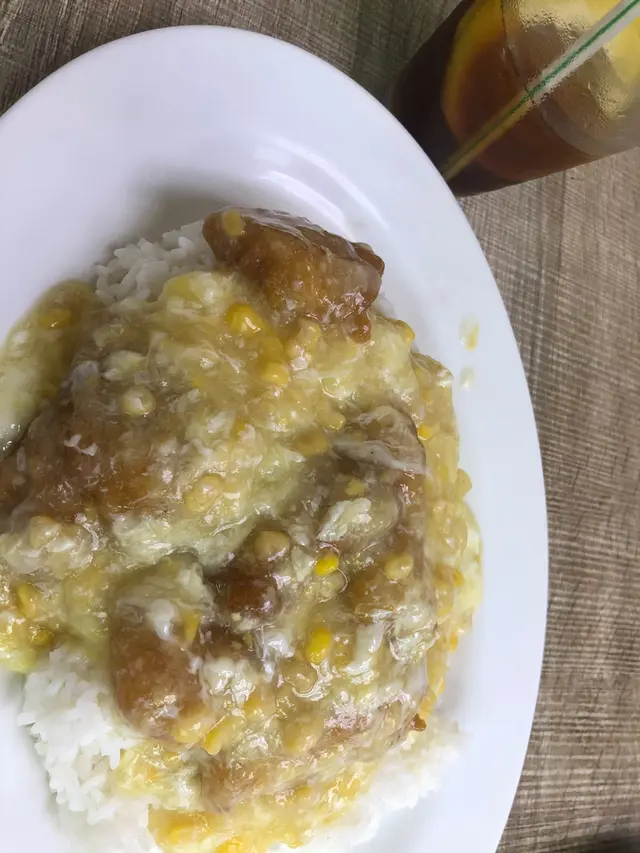 粟米斑腩飯配凍檸茶