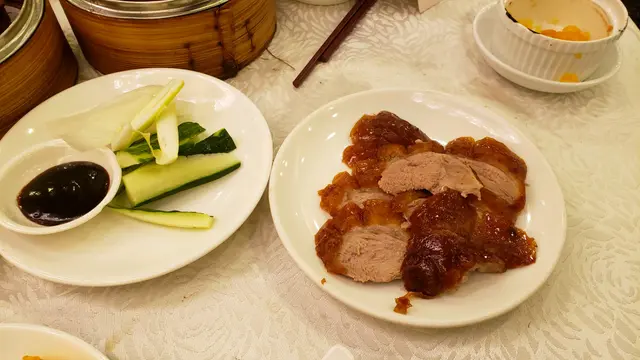 片皮鴨 皮脆肉嫩。