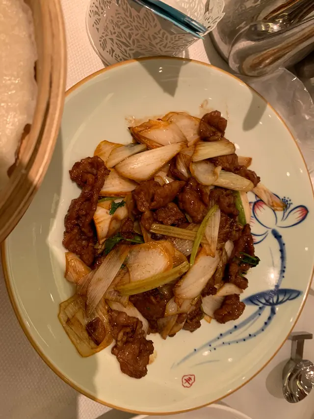 牛肉用梳打粉醃得太過,變得太軟無質感