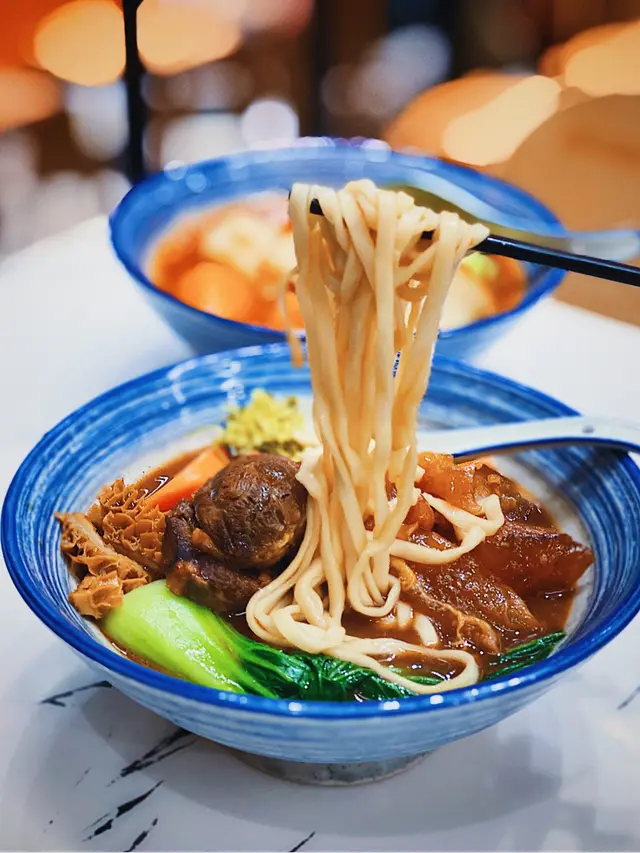 大呷紅燒滿漢三寶麵