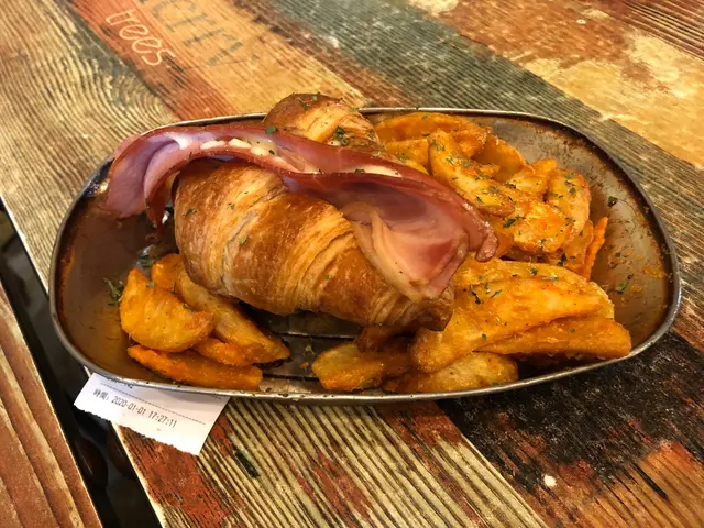 水牛芝士煙肉牛角酥