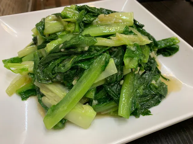 蒜蓉炒油麥菜