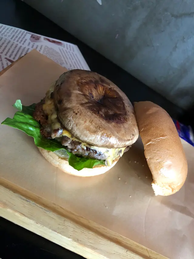 烤菇牛肉漢堡