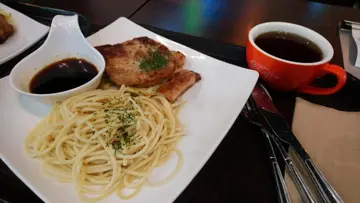 煎焗猪扒意粉配烧汁+热罗汉果