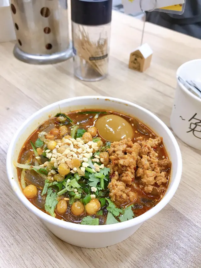 熱皮加配溏心蛋及雜醬