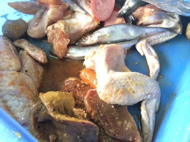 雞全翼、雞腎、紅腸、多春魚