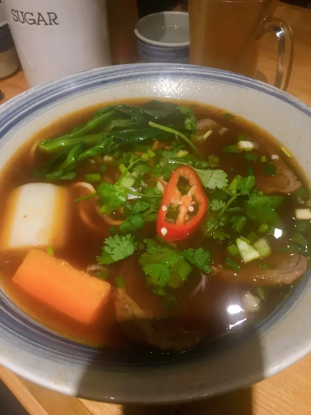 麻辣紅燒腱心牛肉麵