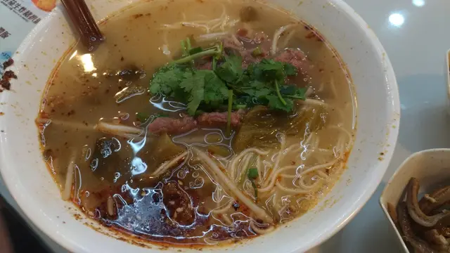 鮮牛肉酸辣淮山麵