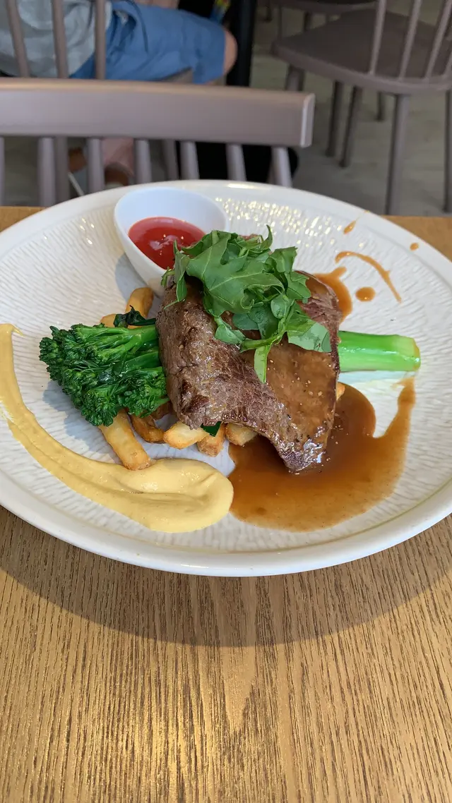 香煎紐西蘭肉眼扒8安士配薯菜 燒汁