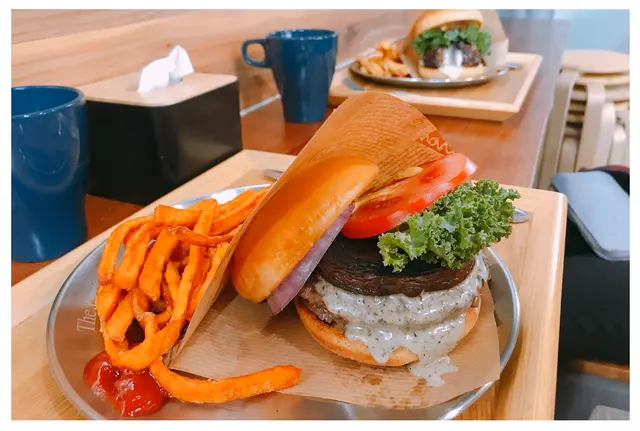 烤大啡菇黑松露芝士醬美國牛肉漢堡