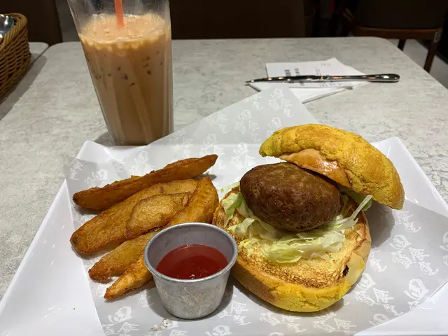 下午茶  -  芝心漢堡菠蘿包配薯角