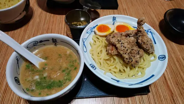 二天沾麵配濃厚豚骨湯