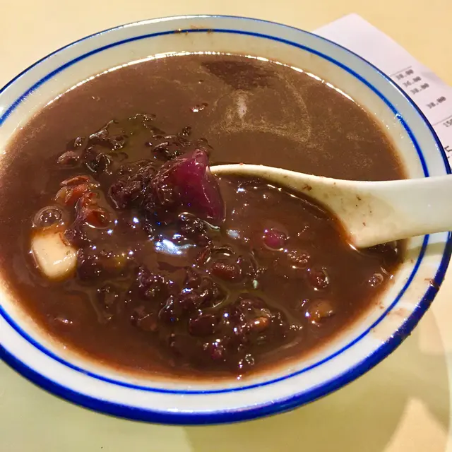 冬天食熱甜湯。不過紫米一pak就咁加落去，略嫌吾太夾，而且煮得太甜。