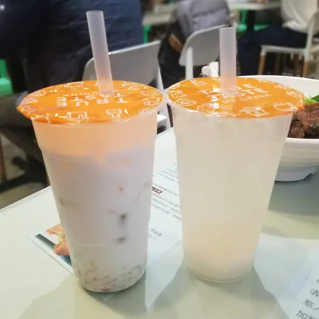 凍越南三式冰($19)、凍越南椰汁冰($19)