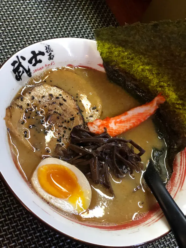 醬油魚介豬骨湯底