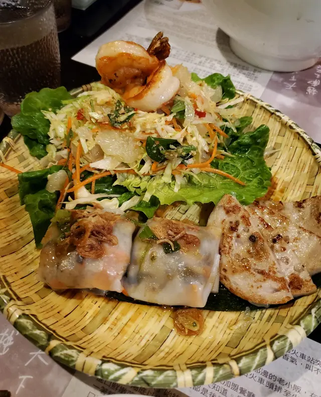 大蝦柚子沙律,越南扎肉,蒸粉卷