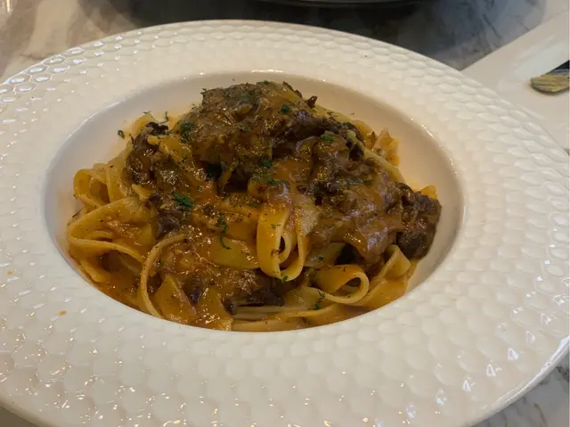 紅酒燴牛肉意大利闊條麵