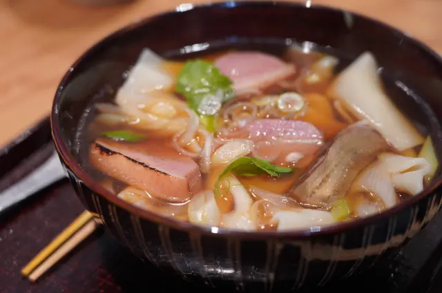 鴨肉入熱湯白布烏冬