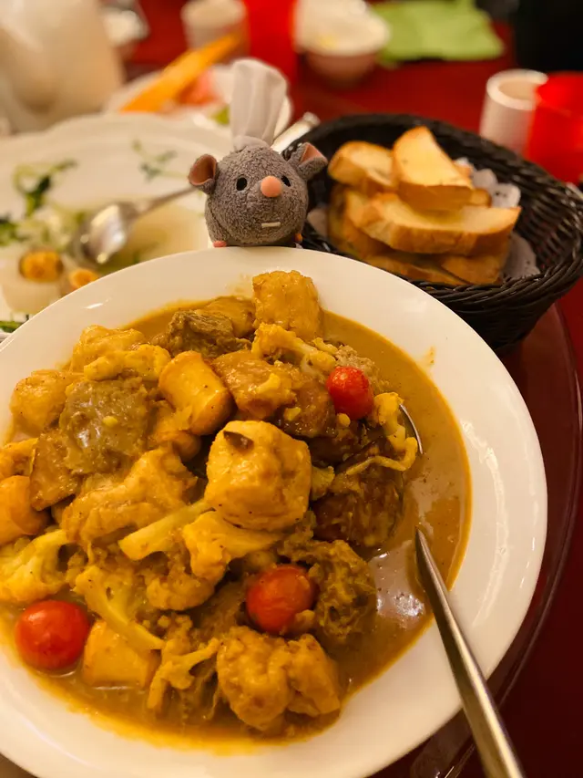 棷香雜菜咖喱配黃油蒜蓉法包