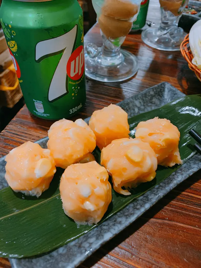 粟米墨膠奶黃包