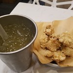鹽酥雞 + 粒粒金鑽鳳梨汁
