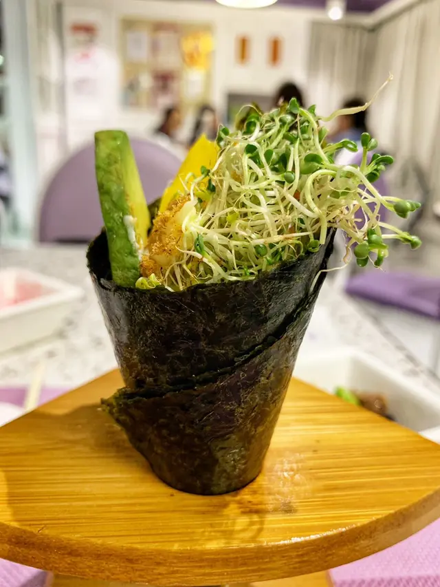 香芒牛油果苜蓿芽手卷