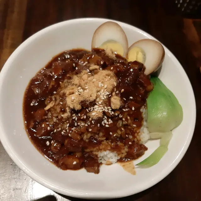 肉燥滷蛋飯