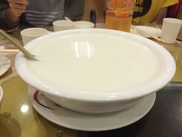 椰汁官燕大團圓湯圓