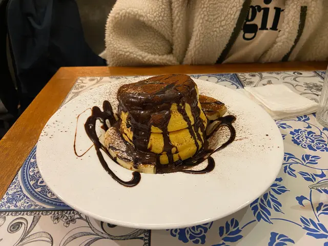 自家製髒髒比利時朱古力醬日式梳乎厘鬆餅配焦糖香蕉