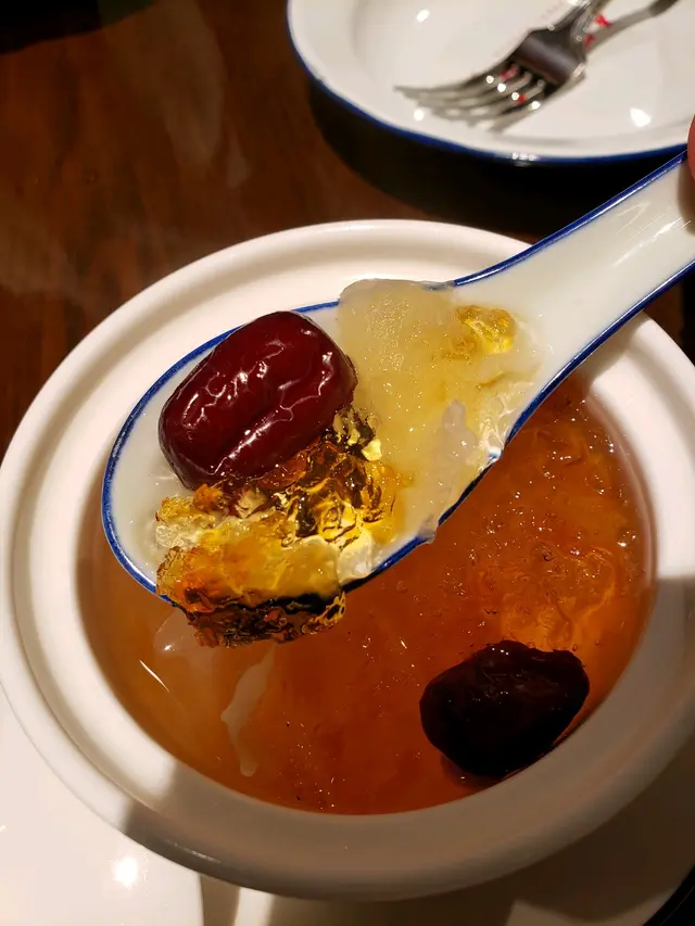 紅棗雪耳燉桃膠
