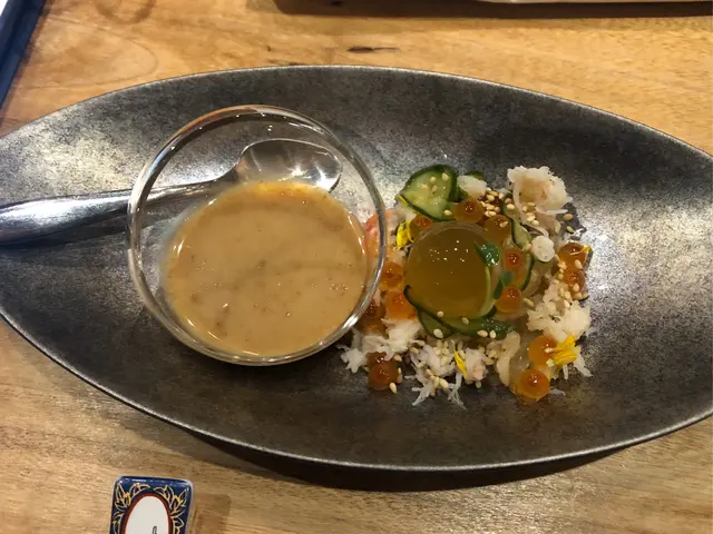 桃酒啫喱、松葉蟹肉伴胡麻醬汁