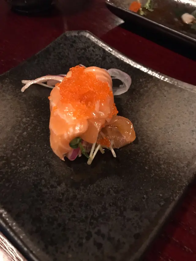 挪威三文魚洋蔥卷