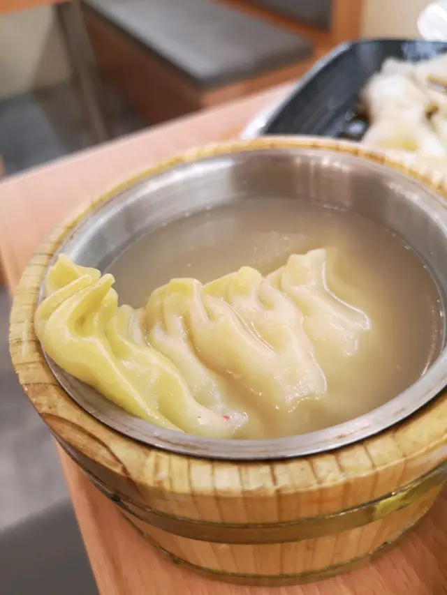 我相信識食既人一見我張相就會同聲一（小）😏，
依樣野你一係唔好賣，一係就做正宗，做舊垃圾出來收我30幾蚊得酒樓半粒份量， 我真係祝福你地快d執呀