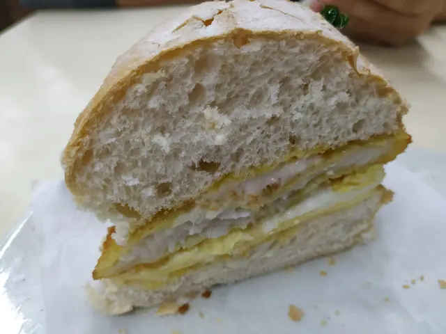 芝士炒蛋魚柳包