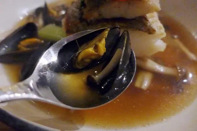 焗阿拉斯加深海比目魚配昆布湯