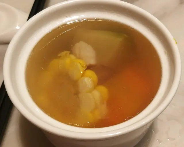玉米蘿蔔排骨燉湯