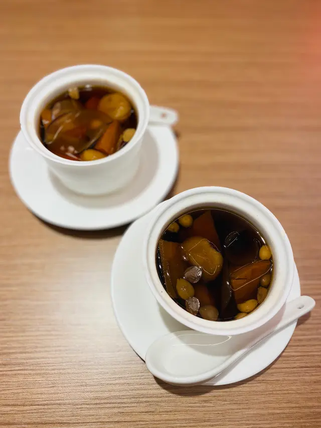 馬蹄甘荀姬松茸湯