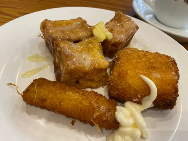 一口西多配蝦多士