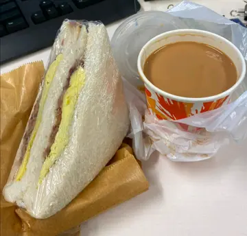 蛋牛治，奶茶(早餐) 