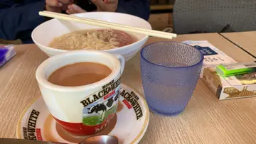 餐蛋面+热奶茶