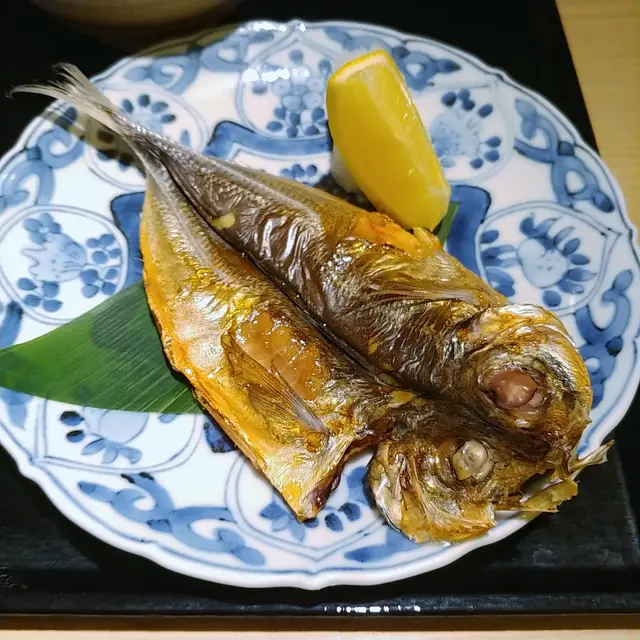 燒烤後肉汁更濃縮, 逼出油份使咸香甘美, 皮脆乾身結實。